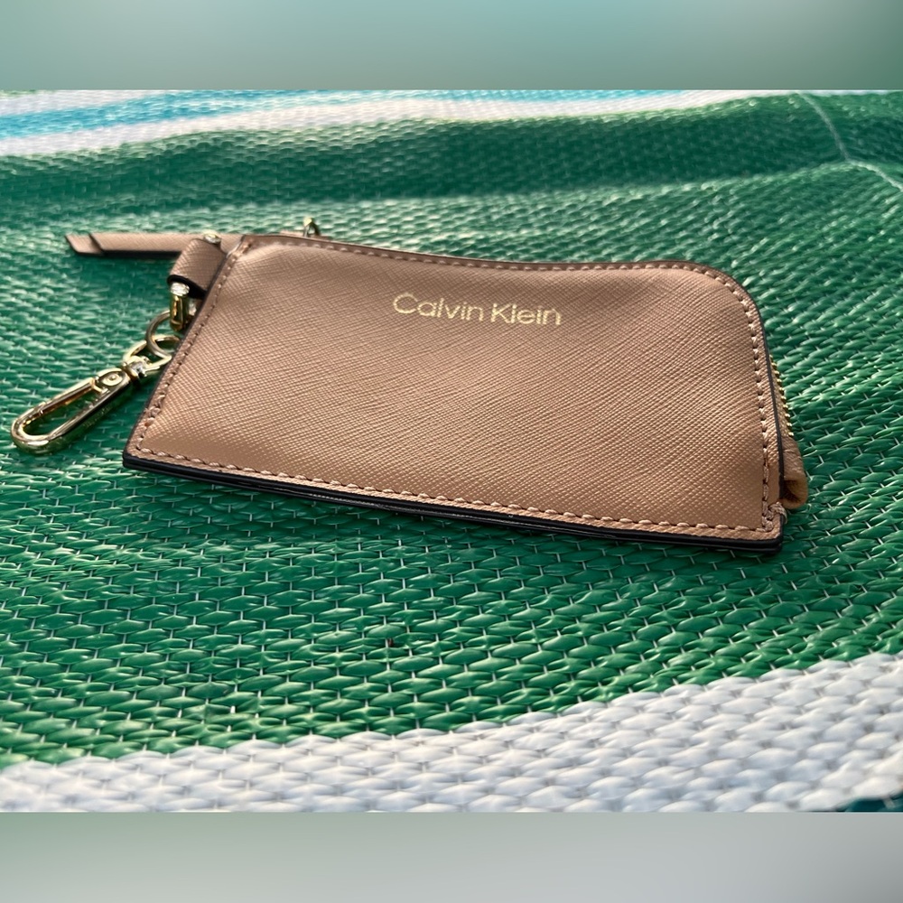 ✨🎉 Calvin Klein Beige Card and Coin Holder with Keychain - Picture 15 of 16